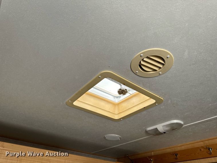 image for item EH6558 2005 R-Vision Trail-Bay TB29DS camper