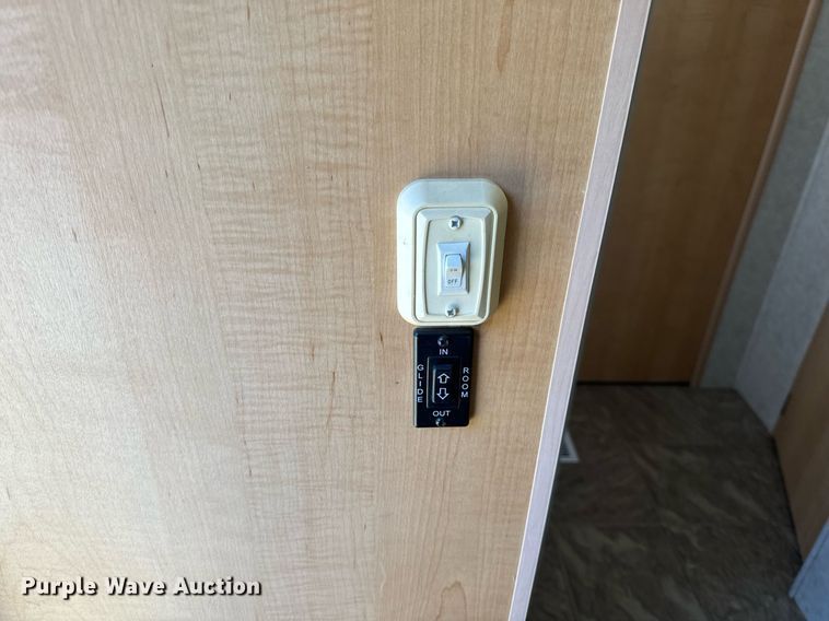 image for item EH6558 2005 R-Vision Trail-Bay TB29DS camper