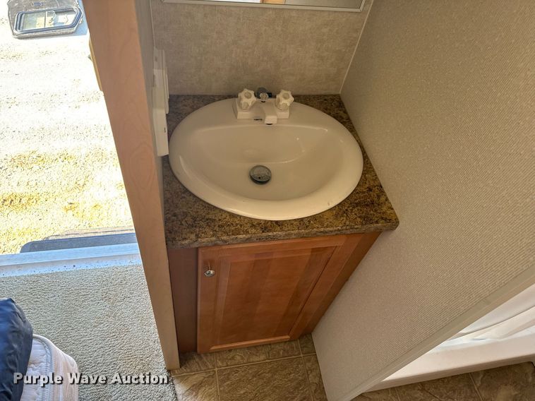 image for item EH6558 2005 R-Vision Trail-Bay TB29DS camper