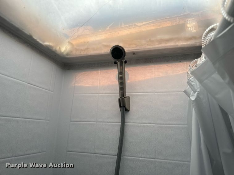 image for item EH6558 2005 R-Vision Trail-Bay TB29DS camper