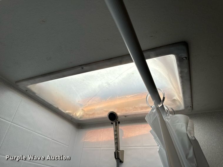 image for item EH6558 2005 R-Vision Trail-Bay TB29DS camper