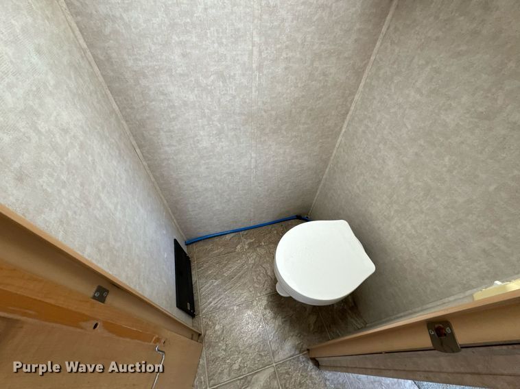 image for item EH6558 2005 R-Vision Trail-Bay TB29DS camper