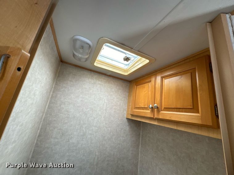 image for item EH6558 2005 R-Vision Trail-Bay TB29DS camper