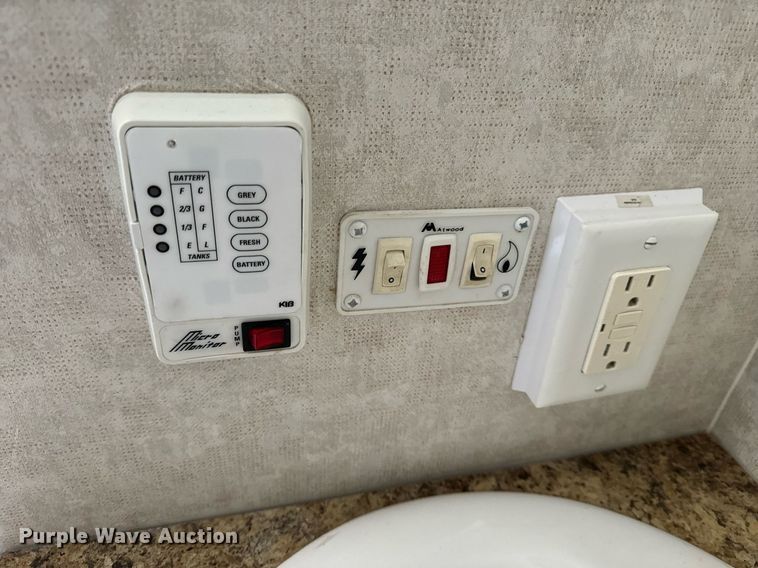 image for item EH6558 2005 R-Vision Trail-Bay TB29DS camper