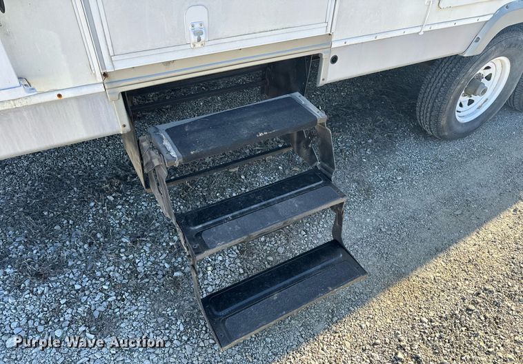 image for item EH6558 2005 R-Vision Trail-Bay TB29DS camper