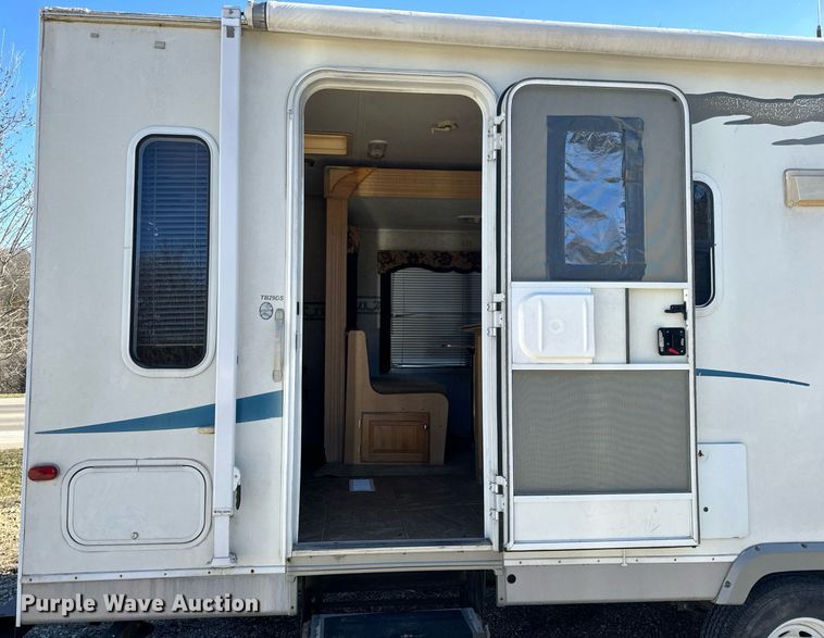 image for item EH6558 2005 R-Vision Trail-Bay TB29DS camper