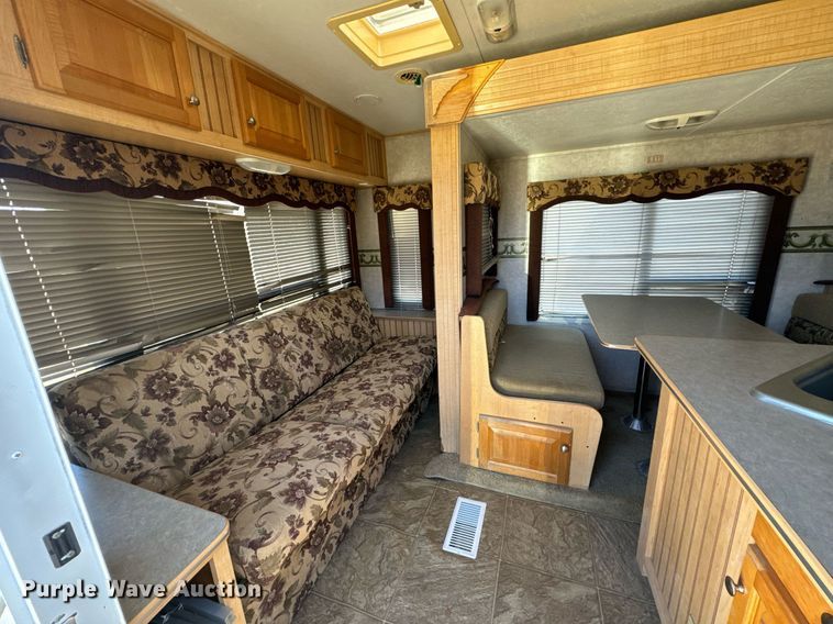image for item EH6558 2005 R-Vision Trail-Bay TB29DS camper