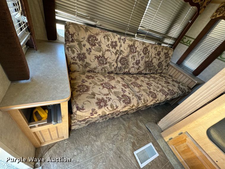 image for item EH6558 2005 R-Vision Trail-Bay TB29DS camper