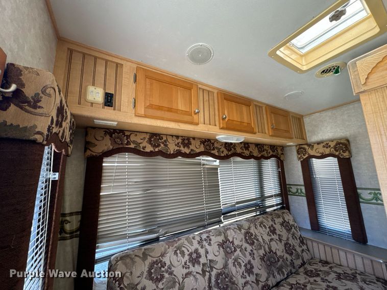 image for item EH6558 2005 R-Vision Trail-Bay TB29DS camper