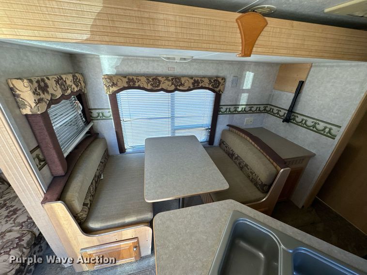 image for item EH6558 2005 R-Vision Trail-Bay TB29DS camper