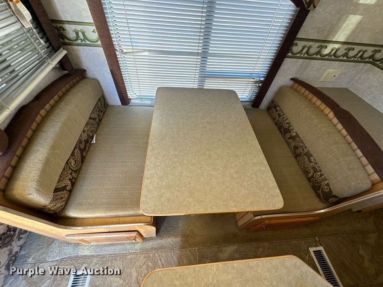 image for item EH6558 2005 R-Vision Trail-Bay TB29DS camper