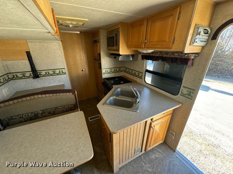 image for item EH6558 2005 R-Vision Trail-Bay TB29DS camper