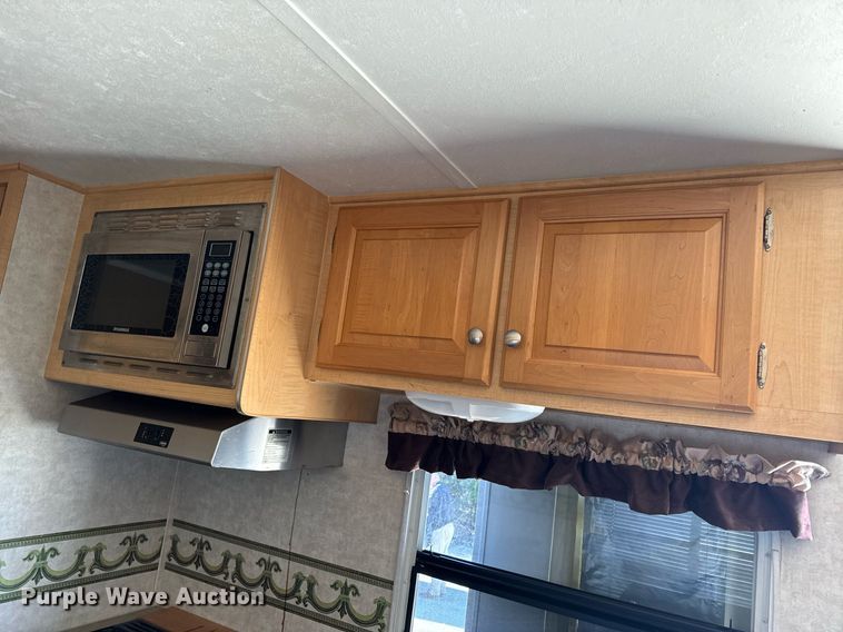 image for item EH6558 2005 R-Vision Trail-Bay TB29DS camper