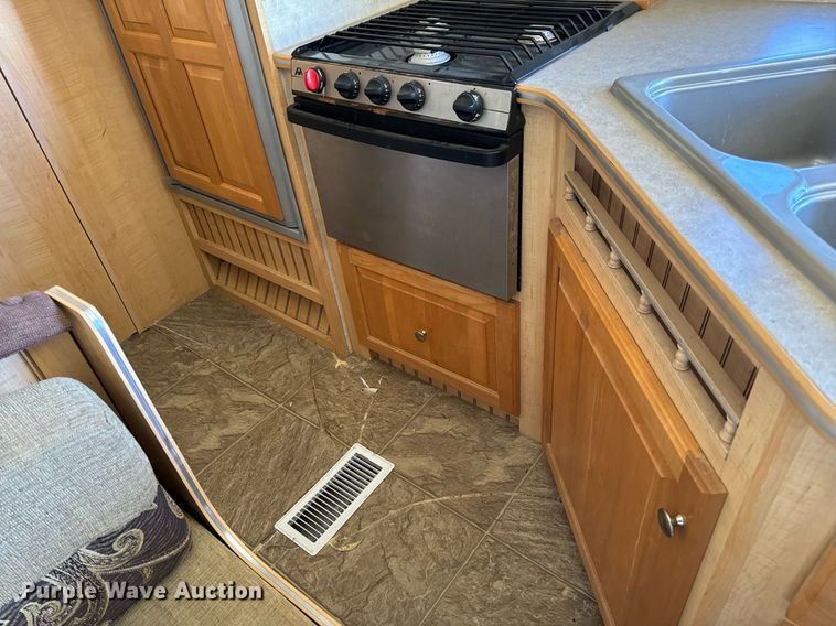 image for item EH6558 2005 R-Vision Trail-Bay TB29DS camper