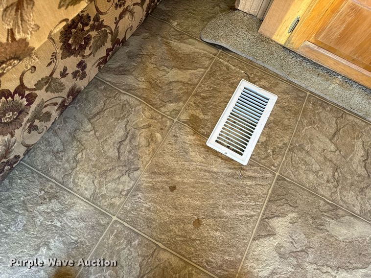 image for item EH6558 2005 R-Vision Trail-Bay TB29DS camper