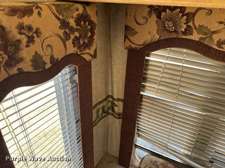 image for item EH6558 2005 R-Vision Trail-Bay TB29DS camper