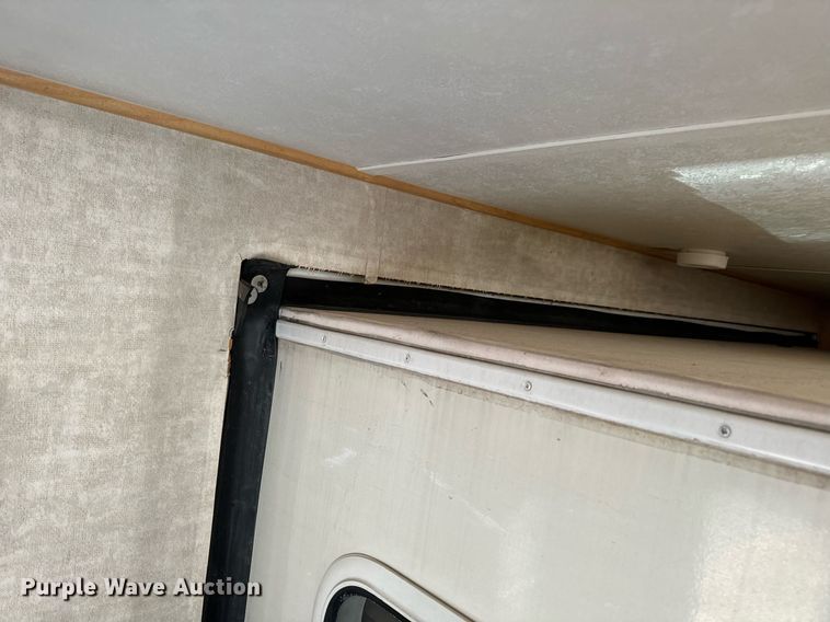 image for item EH6558 2005 R-Vision Trail-Bay TB29DS camper