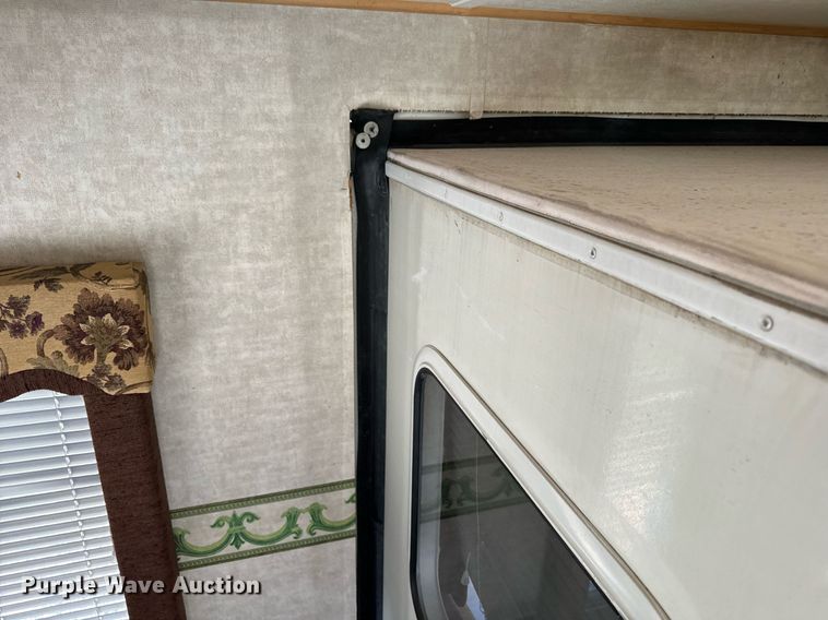 image for item EH6558 2005 R-Vision Trail-Bay TB29DS camper