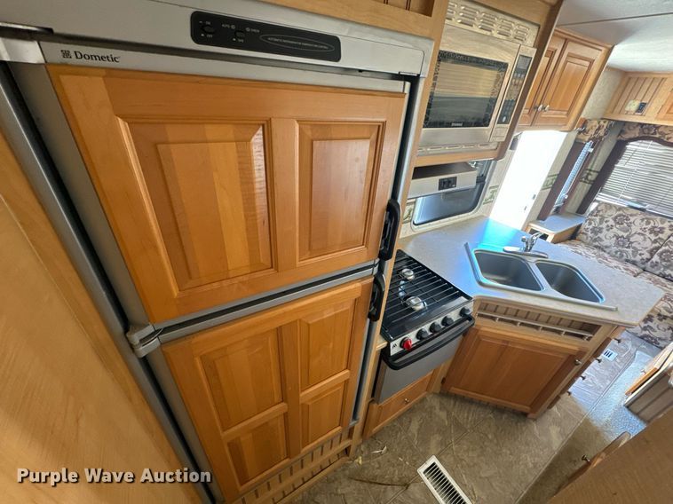 image for item EH6558 2005 R-Vision Trail-Bay TB29DS camper