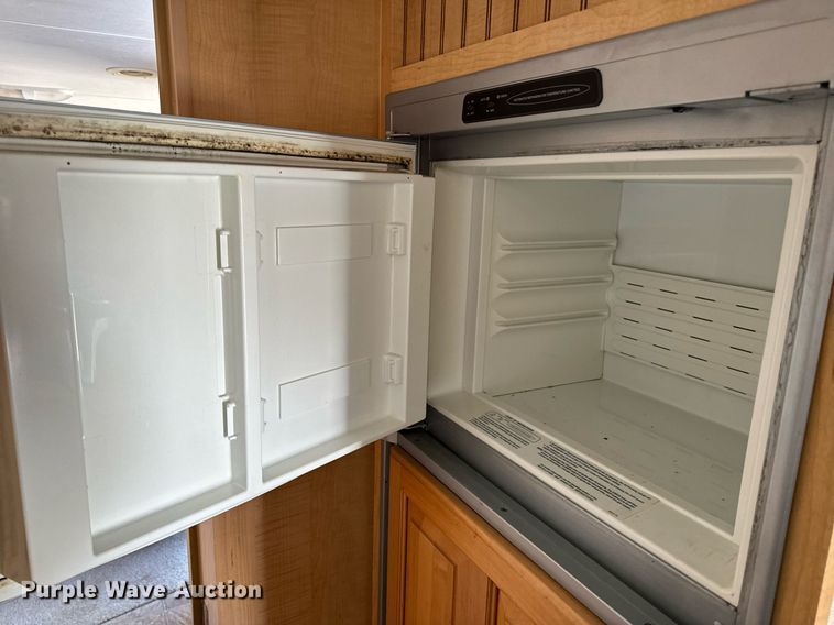 image for item EH6558 2005 R-Vision Trail-Bay TB29DS camper