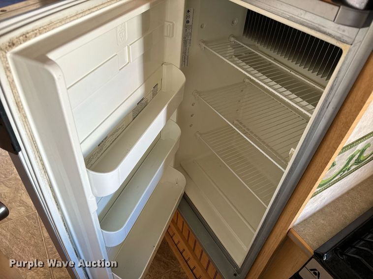 image for item EH6558 2005 R-Vision Trail-Bay TB29DS camper