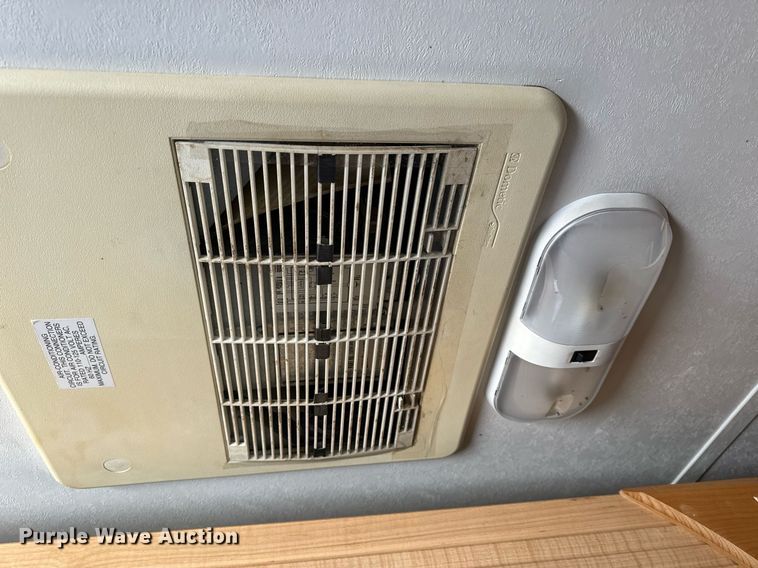 image for item EH6558 2005 R-Vision Trail-Bay TB29DS camper