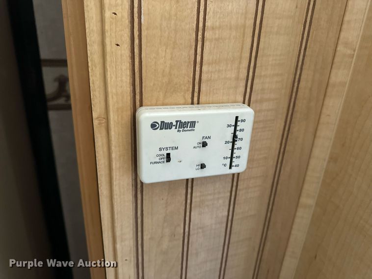 image for item EH6558 2005 R-Vision Trail-Bay TB29DS camper