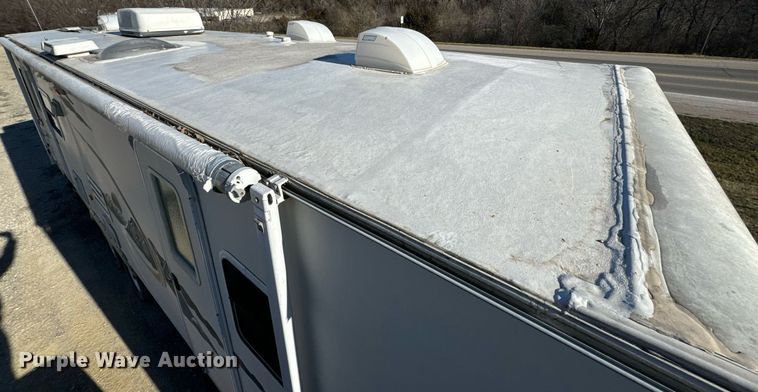 image for item EH6558 2005 R-Vision Trail-Bay TB29DS camper