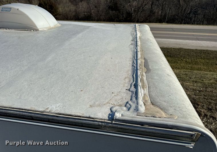 image for item EH6558 2005 R-Vision Trail-Bay TB29DS camper