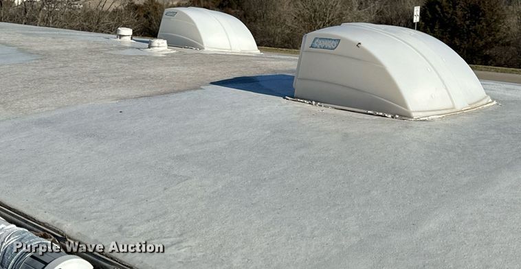 image for item EH6558 2005 R-Vision Trail-Bay TB29DS camper