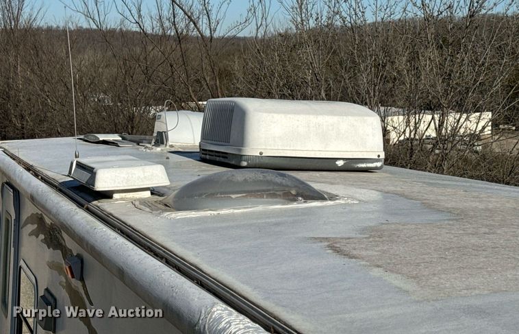 image for item EH6558 2005 R-Vision Trail-Bay TB29DS camper