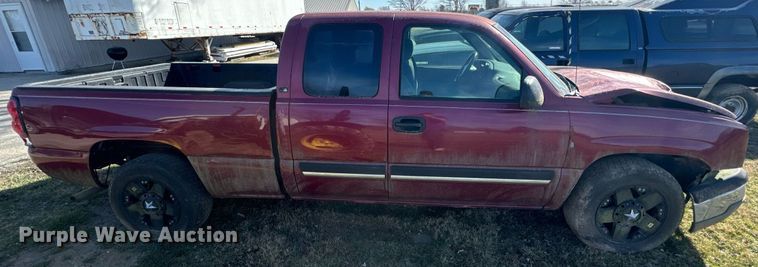 image for item EH6563 2004 Chevrolet Silverado 1500 Ext. Cab pickup truck