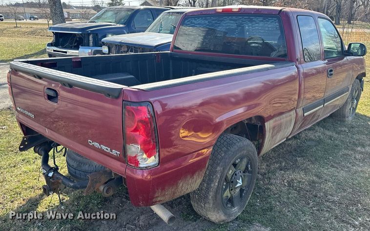 image for item EH6563 2004 Chevrolet Silverado 1500 Ext. Cab pickup truck