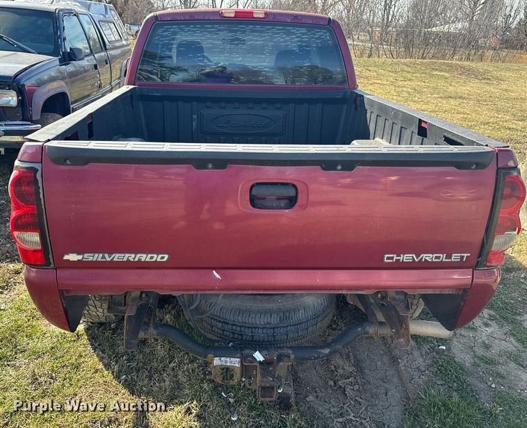 image for item EH6563 2004 Chevrolet Silverado 1500 Ext. Cab pickup truck