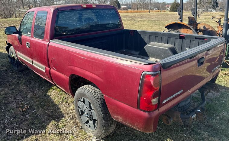 image for item EH6563 2004 Chevrolet Silverado 1500 Ext. Cab pickup truck