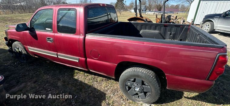 image for item EH6563 2004 Chevrolet Silverado 1500 Ext. Cab pickup truck