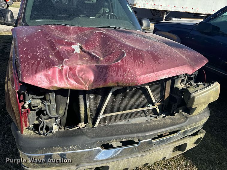 image for item EH6563 2004 Chevrolet Silverado 1500 Ext. Cab pickup truck