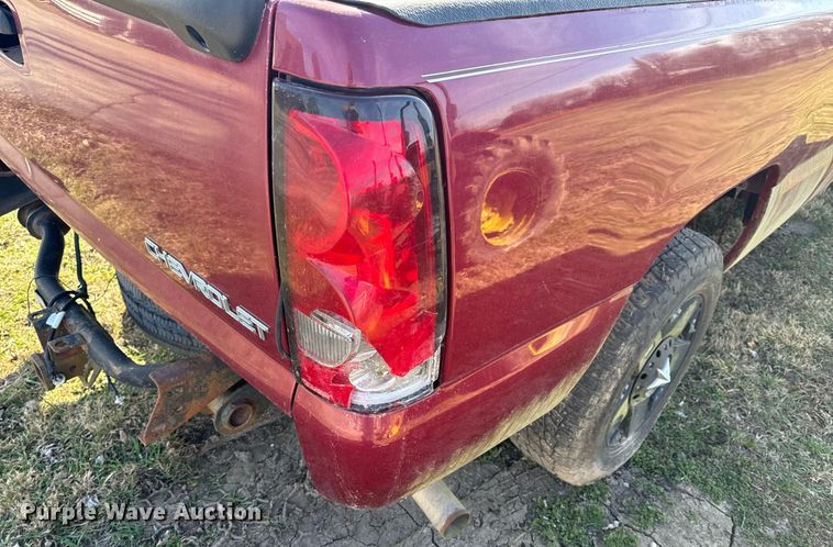image for item EH6563 2004 Chevrolet Silverado 1500 Ext. Cab pickup truck
