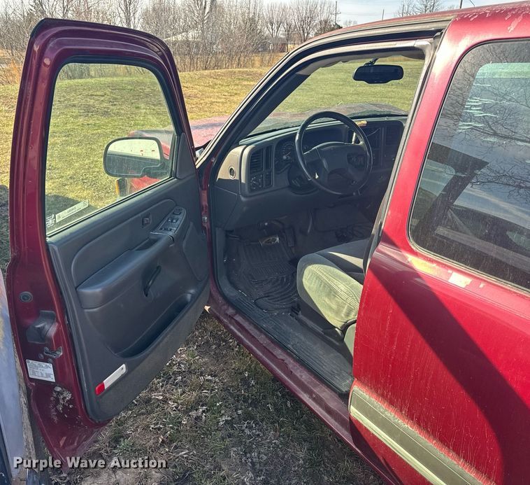 image for item EH6563 2004 Chevrolet Silverado 1500 Ext. Cab pickup truck