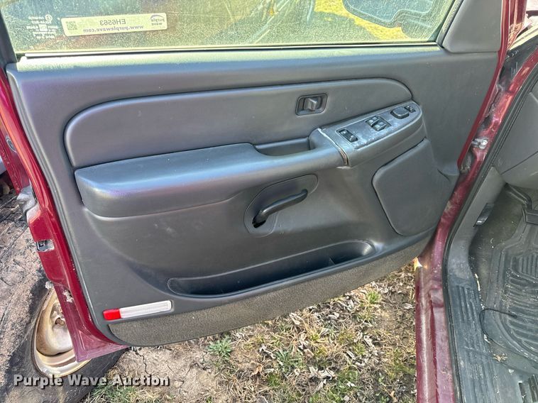 image for item EH6563 2004 Chevrolet Silverado 1500 Ext. Cab pickup truck