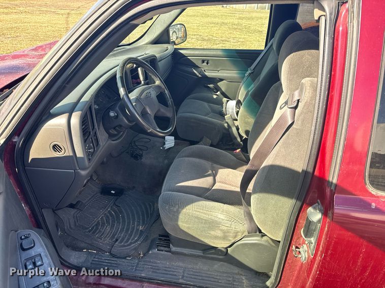 image for item EH6563 2004 Chevrolet Silverado 1500 Ext. Cab pickup truck