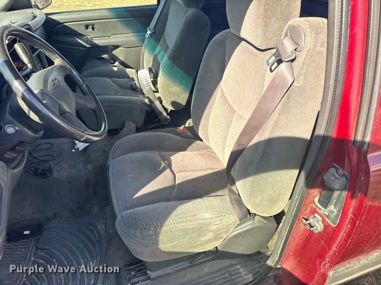 image for item EH6563 2004 Chevrolet Silverado 1500 Ext. Cab pickup truck