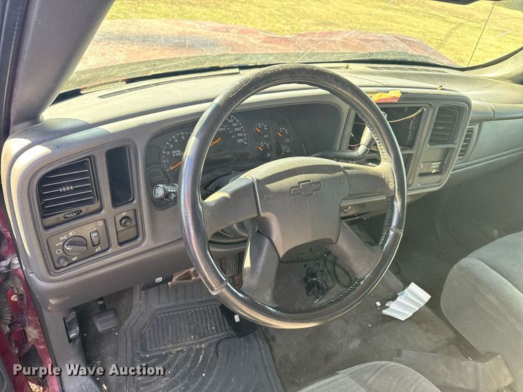 image for item EH6563 2004 Chevrolet Silverado 1500 Ext. Cab pickup truck