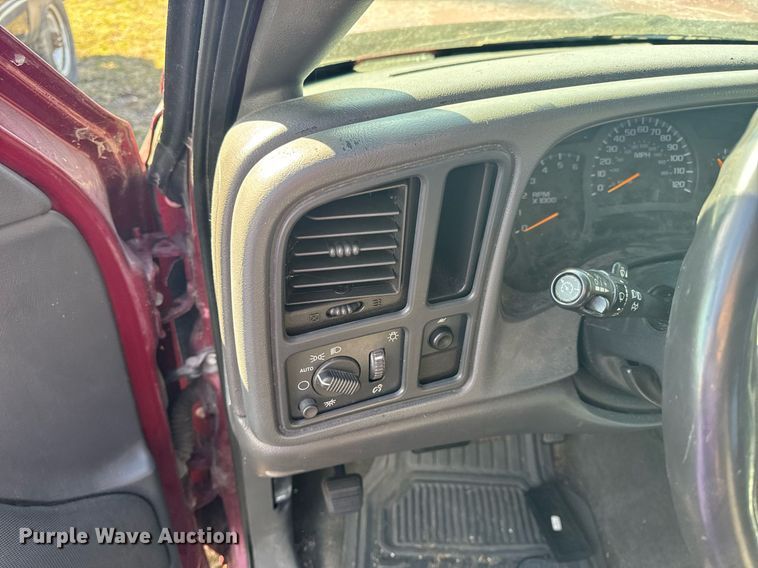 image for item EH6563 2004 Chevrolet Silverado 1500 Ext. Cab pickup truck