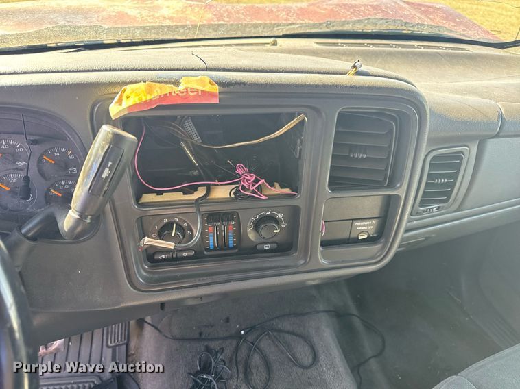 image for item EH6563 2004 Chevrolet Silverado 1500 Ext. Cab pickup truck