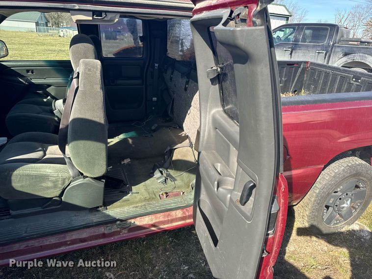 image for item EH6563 2004 Chevrolet Silverado 1500 Ext. Cab pickup truck