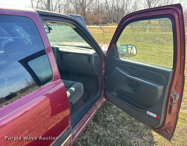 image for item EH6563 2004 Chevrolet Silverado 1500 Ext. Cab pickup truck