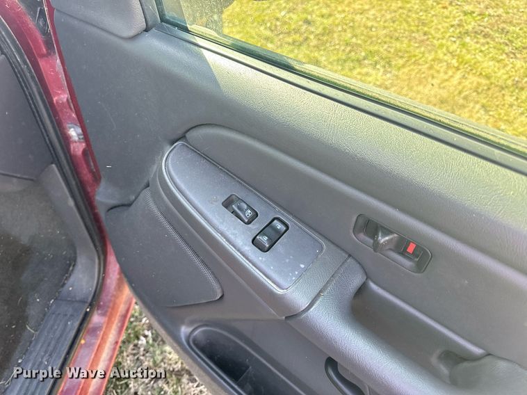 image for item EH6563 2004 Chevrolet Silverado 1500 Ext. Cab pickup truck
