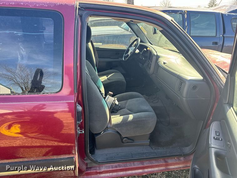 image for item EH6563 2004 Chevrolet Silverado 1500 Ext. Cab pickup truck