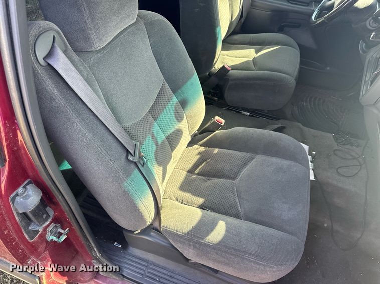 image for item EH6563 2004 Chevrolet Silverado 1500 Ext. Cab pickup truck